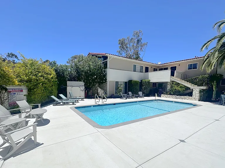 267 Palos Verdes Dr W #4 — Photo 30