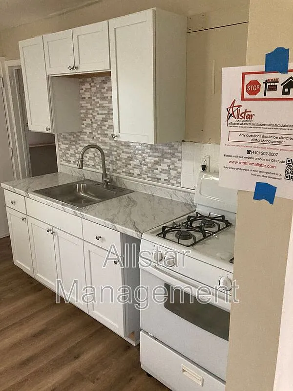 3 bed, 1.0 bath, 900 sqft, $1,250 — Photo 1