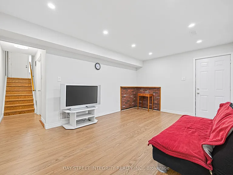 646 Village Pkwy #26 — Photo 22