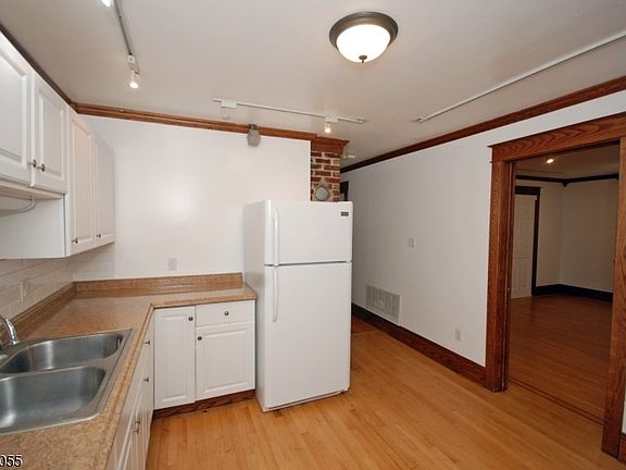 4th image of 231 S Main St
