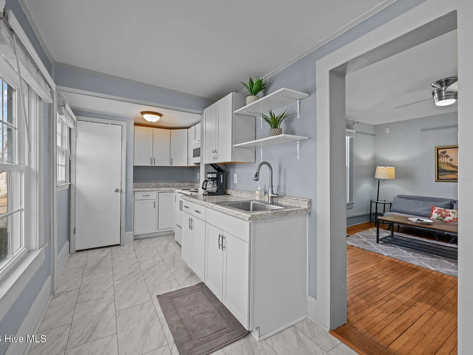 1 bed, 1.0 bath, $2,000 — Photo 3