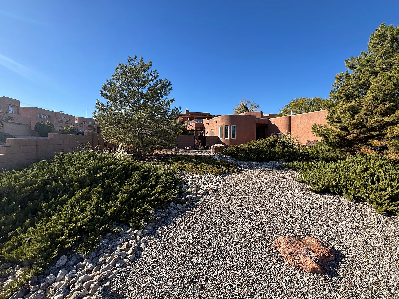 3 bed, 2.0 bath, 1600 sqft, $2,650 — Photo 3