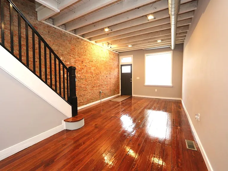 2727 Helen St — Photo 4