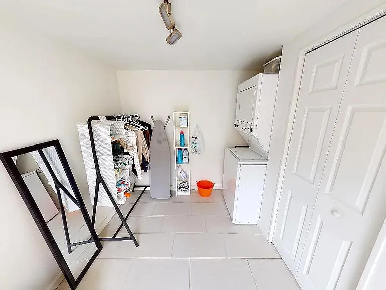 415 E Flora St — Photo 10