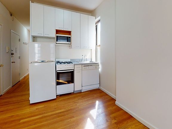 5th image of 303 E 76th St APT 19