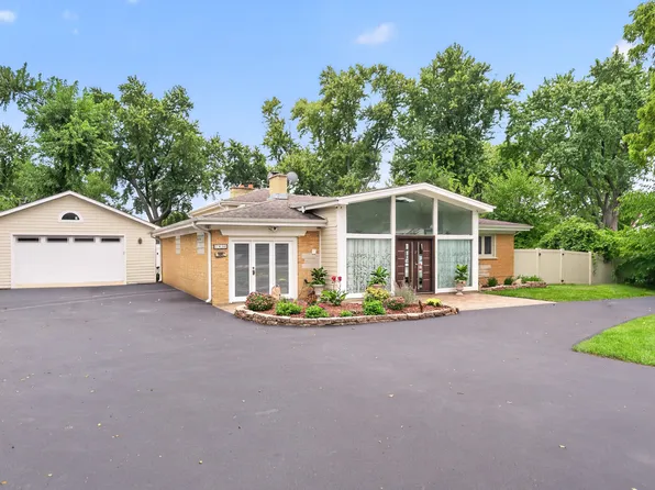 17W041 Deerpath Rd, Bensenville, IL 60106