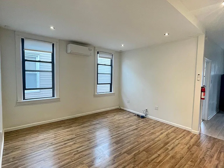 292 Boyd Ave — Photo 6