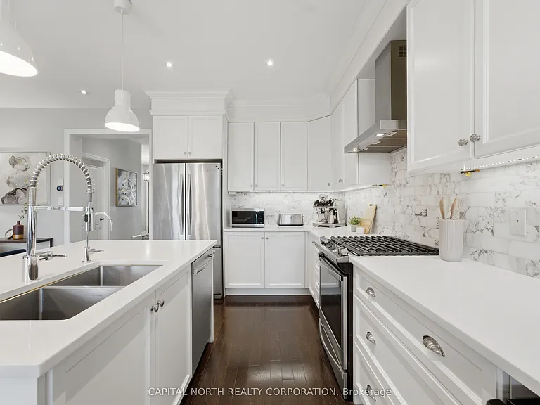18 Alex Campbell Cres — Photo 7