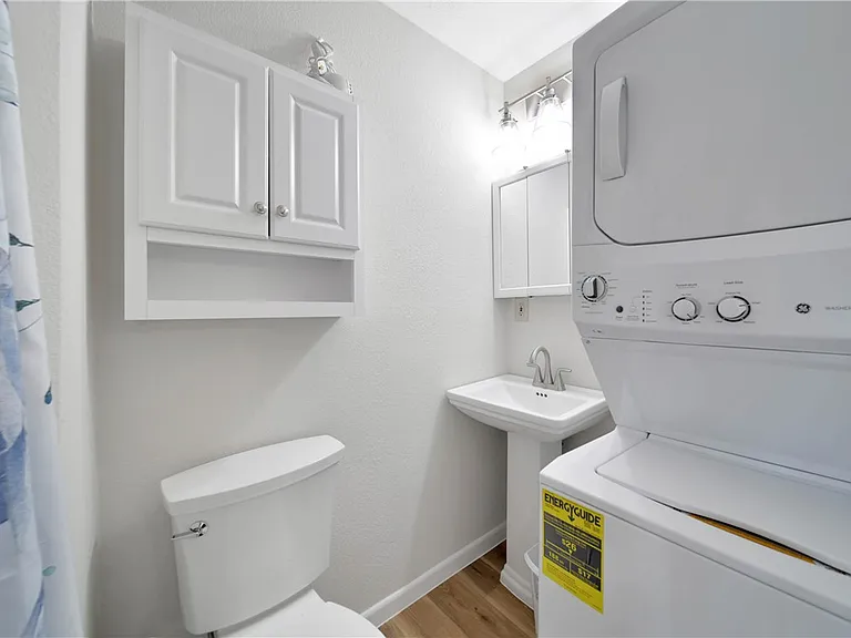 4072 Highway 105 — Photo 11
