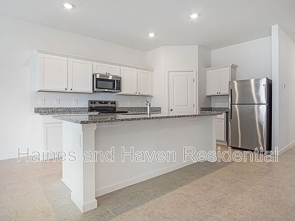 5th image of 3008 Daffodil Dr