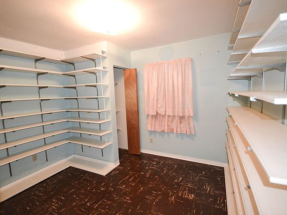 5th image of 205 Adkins Dr