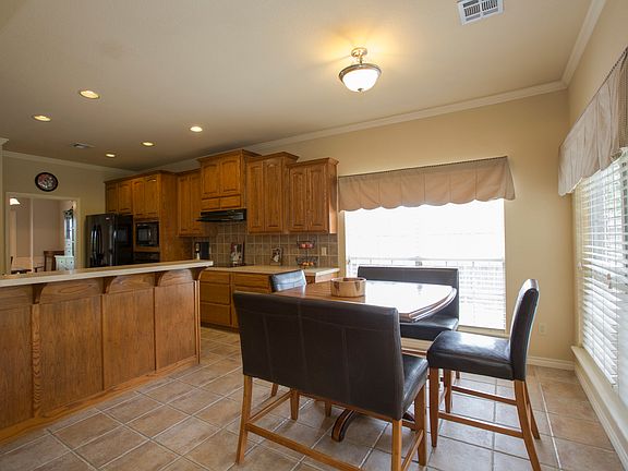 Natural lighting in kitchen nook