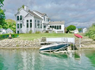 586 Swan River Dr, Benton Harbor, MI 49022