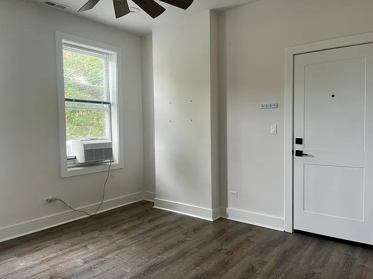 5325 N Damen Ave #1 — Photo 6