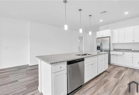 5th image of 313 Panorama Ave