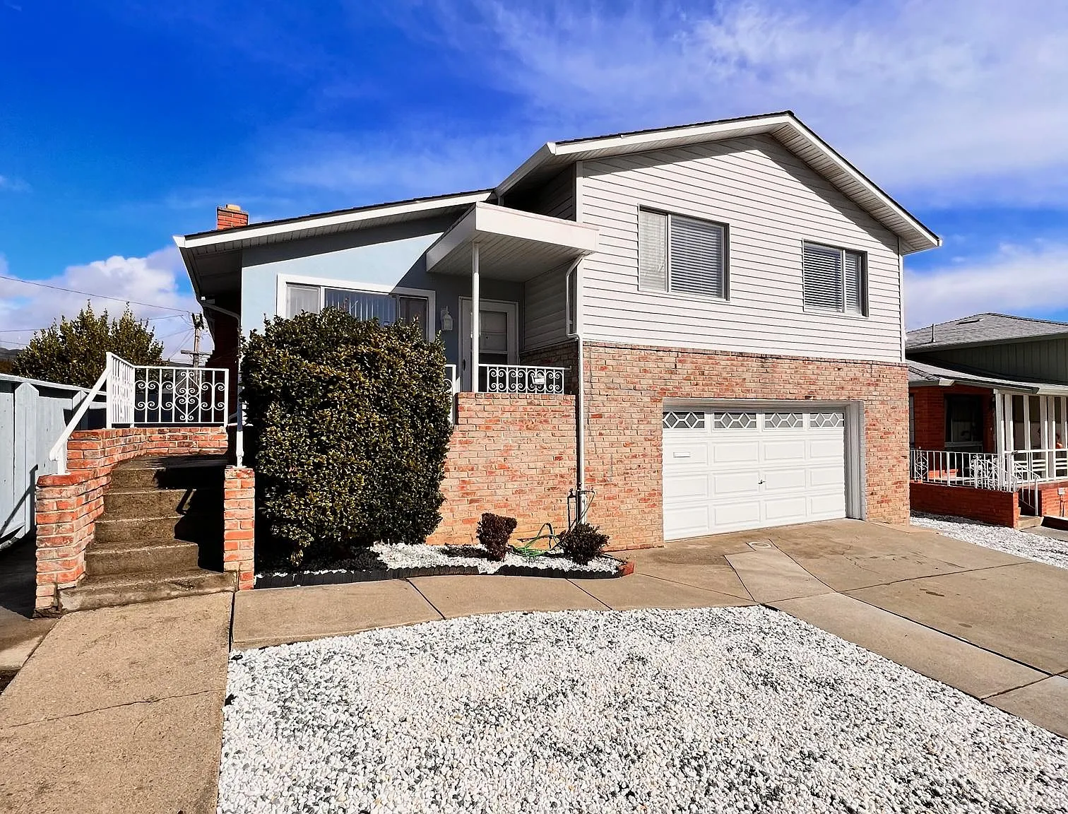 4 bed, 1620 sqft, $6,500 — Photo 1