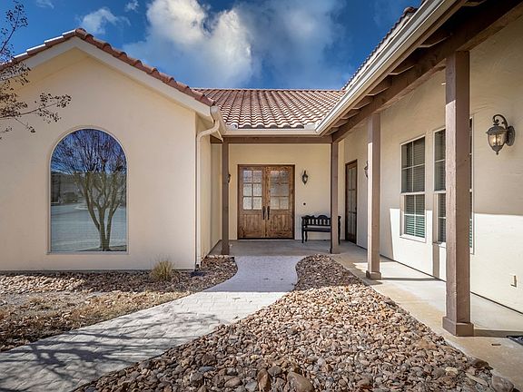 2nd image of 3801 Club House Dr Unit 15