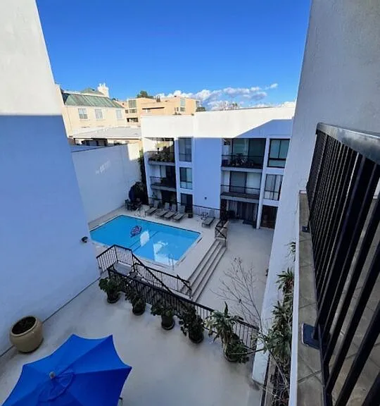 906 N Doheny Dr #512 — Photo 29