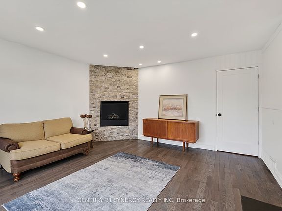 4th image of 2358 Joliffe St