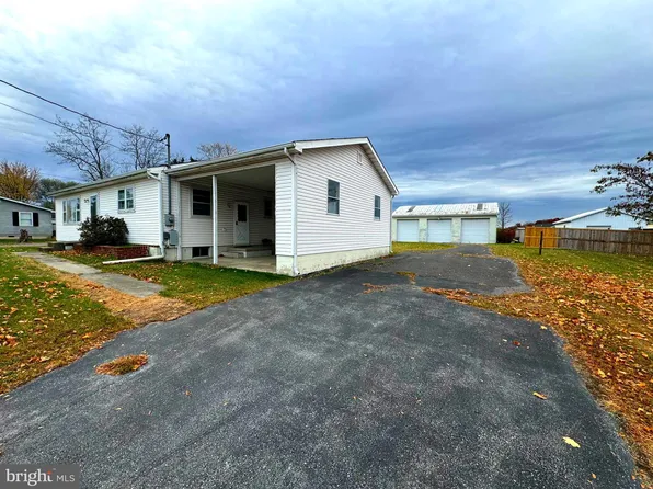 1664 Nadenbousch Ln, Inwood, WV 25428