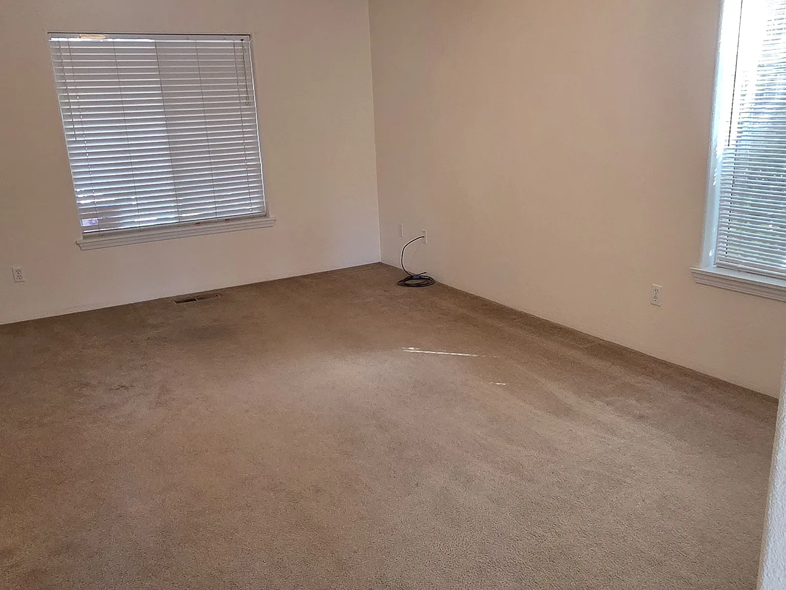 3 bed, 2.5 bath, 1240 sqft, $1,650 — Photo 2
