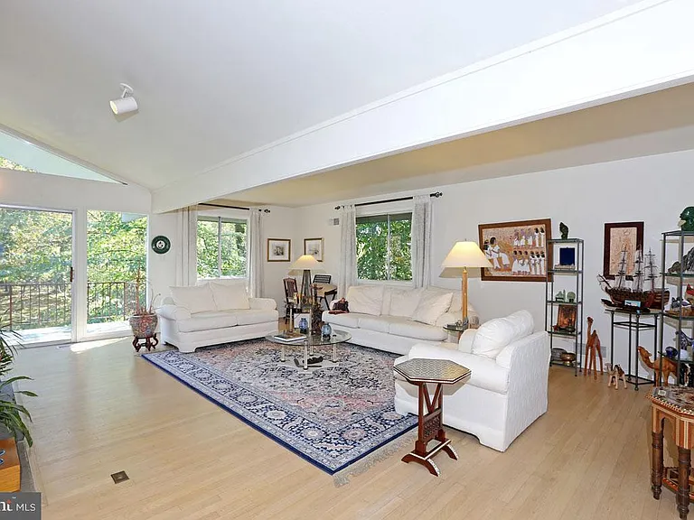 6900 Heatherhill Rd — Photo 29