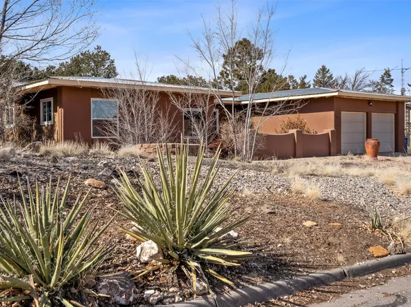 108 La Vista Dr, Los Alamos, NM 87547