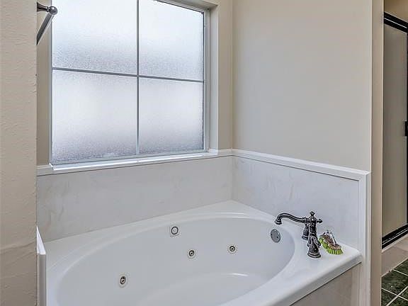 4th image of 320 Oakland Pl