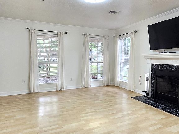 4th image of 7104 Oakhurst Dr