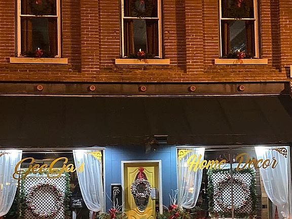 5th image of 110 E Main St