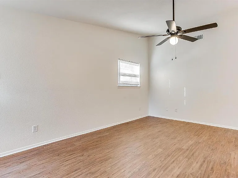 1824 Fairmount Ave — Photo 9
