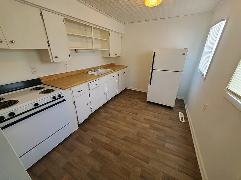 2220 E Walnut St #3 — Photo 16