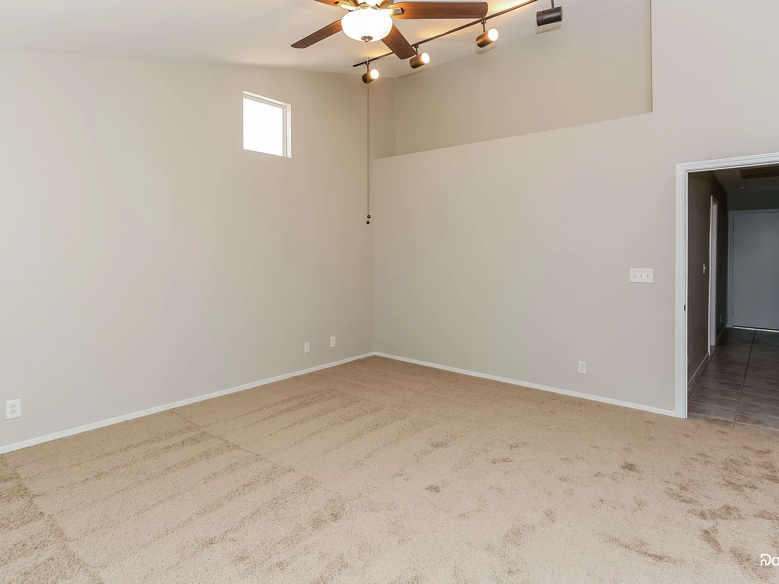 3 bed, 2.0 bath, 1646 sqft, $2,445 — Photo 4