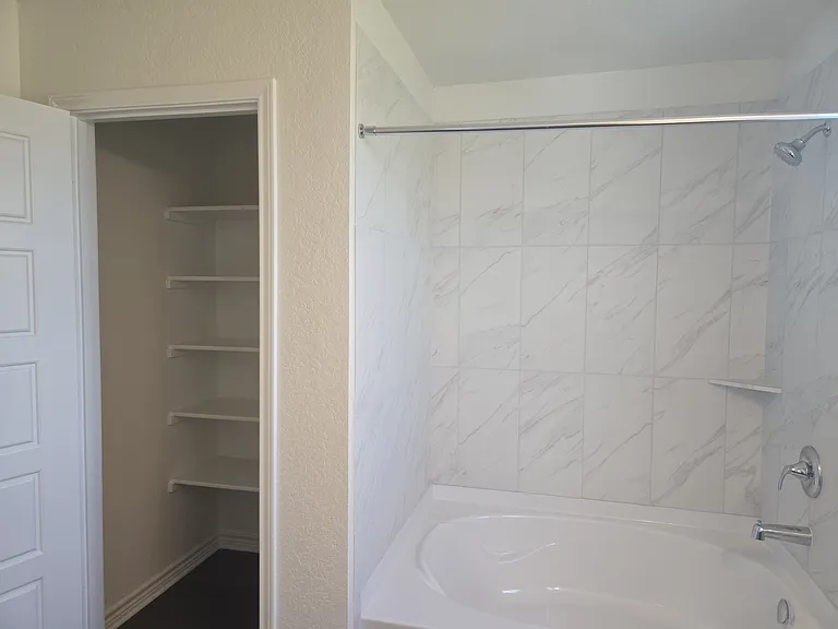 9556 Griffith Run — Photo 23