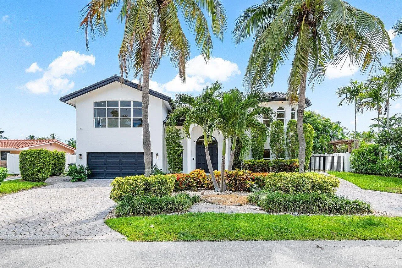 5 bed, 4.5 bath, 3895 sqft, $18,900 — Photo 3
