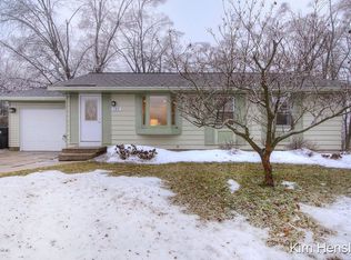 127 Lincoln Ct NE, Rockford, MI 49341