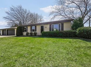8630 S Sharon Dr, Oak Creek, WI 53154