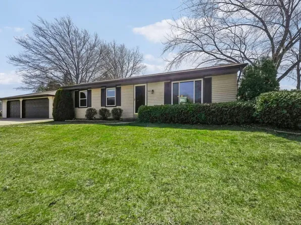 8630 South Sharon DRIVE, Oak Creek, WI 53154