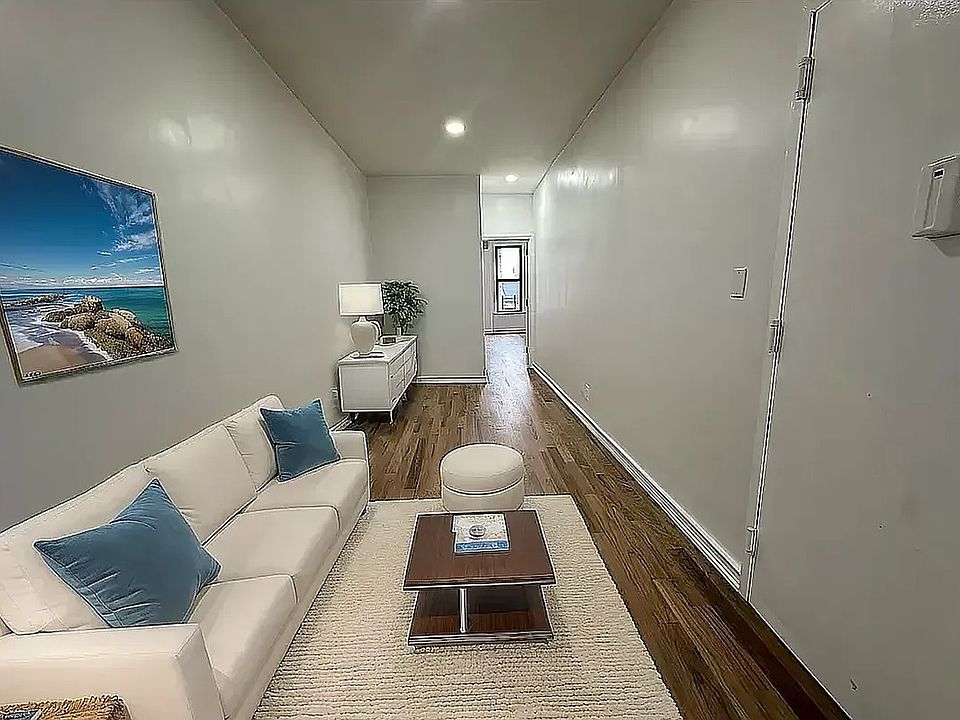 1st image of 127 Montrose Ave #3