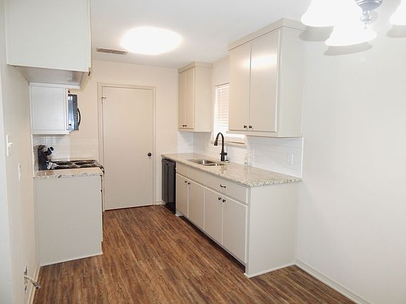 5th image of 10052 Wooded Way