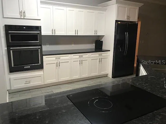 3 bed, 2.0 bath, 1903 sqft, $2,400 — Photo 2