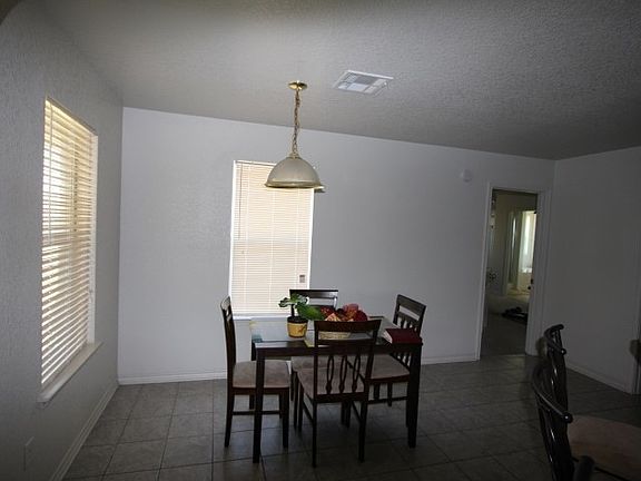 3rd image of 1002 Tumbleweed Dr