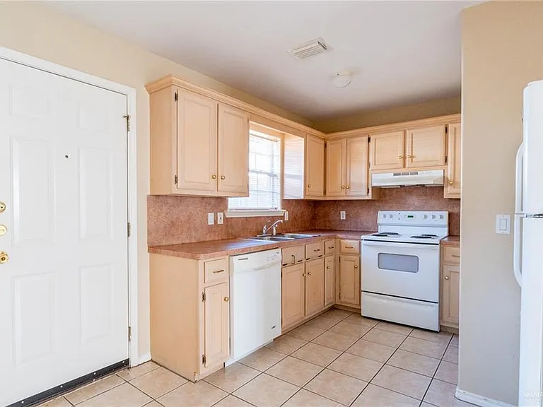 703 N Agate St #C — Photo 11