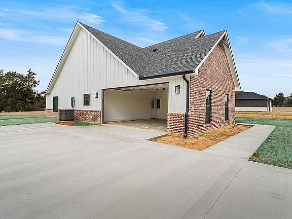 2nd image of 122 Southern Charm Ln