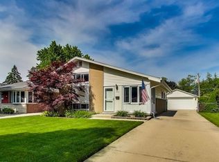 620 N Pine St, Mount Prospect, IL 60056