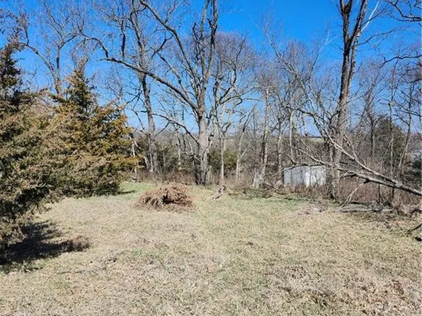 49 Oak Crest Dr, Linn Valley, KS 66040