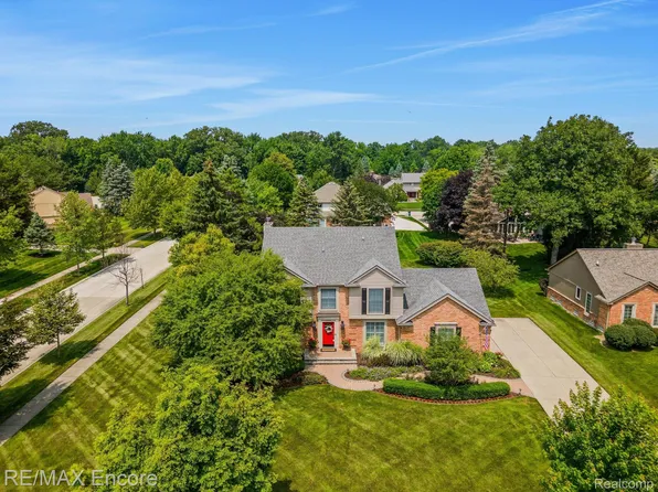 1304 Kinlock Dr, Troy, MI 48098
