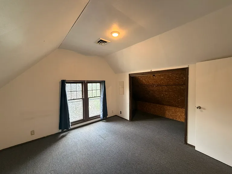 720 S Park St #4 — Photo 3