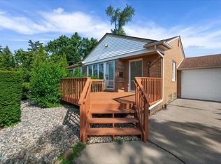 2739 Yorkshire Rd, Birmingham, MI 48009