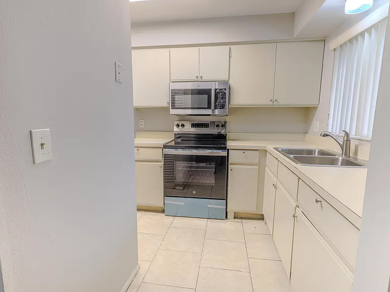 163 Bowie Ln #C — Photo 3